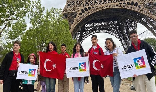 LÖSEV yurtdışı gezilerine devam ediyor. Lösemi ile mücadele eden ve tedavi süresince LÖSEV’den destek alan çocuklar dünyayı geziyor