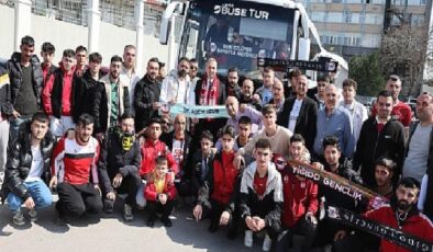 Sivas Belediye Başkanı Dr. Adem Uzun, deplasmanda oynanacak Trabzonspor-Sivasspor karşılaşması öncesi kırmızı beyazlı taraftarları Trabzon’a yolcu etti