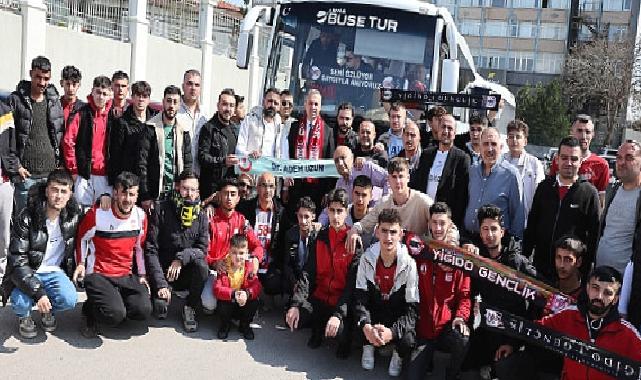 Sivas Belediye Başkanı Dr. Adem Uzun, deplasmanda oynanacak Trabzonspor-Sivasspor karşılaşması öncesi kırmızı beyazlı taraftarları Trabzon’a yolcu etti