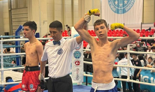 Efes Selçuk Belediyesi’nin desteğiyle 1. Uluslararası Akdeniz Kickboks Şampiyonası’na katılan Efes Selçuklu sporcular, büyük bir başarıyla ilçeye döndüler