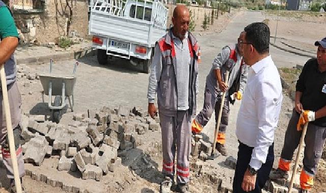 Nevşehir Belediye Başkanı Rasim Arı, Mehmet Akif Ersoy Mahallesi’nde belediye ekiplerince gerçekleştirilen yol bakım ve onarım çalışmalarını inceledi