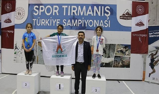 Nevşehir Belediyesi Gençlik ve Spor Kulübü sporcusu Belkıs Durmuş, Spor Tırmanış Küçükler Türkiye Şampiyonası’nda tüm rakiplerini geride bırakarak Türkiye Şampiyonu oldu.