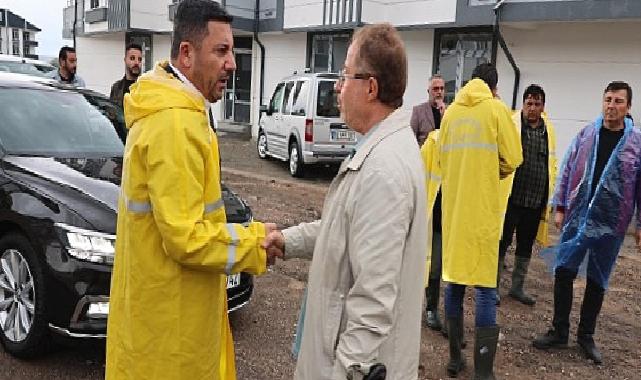 Nevşehir’de etkili olan sağanak yağış dolayısıyla Nevşehir Belediyesi ekipleri, su taşkınlarını engellemek ve yağıştan etkilenen vatandaşlara yardım etmek için yoğun bir çalışma sergiliyor