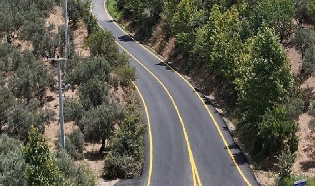 Aydın’da sürücüler ve yayalar için güvenli ve konforlu yollar oluşturan Aydın Büyükşehir Belediyesi, birçok farklı noktada yol yapım çalışmalarına hızla devam ediyor