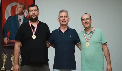 Burhaniye Belediyesinin ev sahipliği yaptığı, Türkiye Briç Federasyonunun düzenlemiş olduğu “Güney Marmara Açık İkili Briç Şampiyonası” Ahmet Akın Kültür Merkezi’nde gerçekleşti