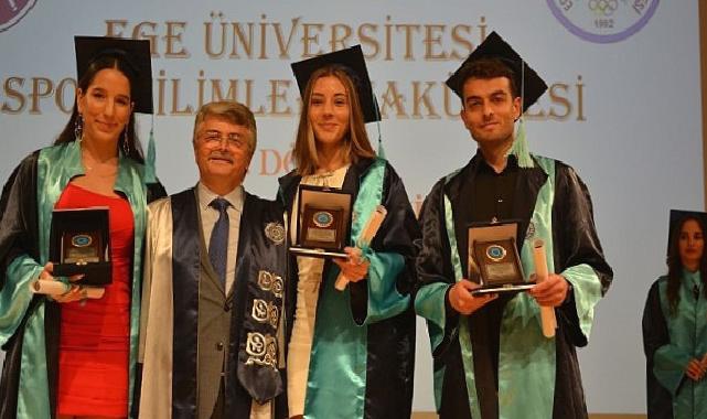 EÜ Spor Bilimleri Fakültesinde mezuniyet coşkusu